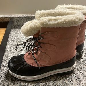 Cat and Jack thermolite Winter boots girls size 13.